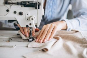 tips menjahit kaos yang rapi