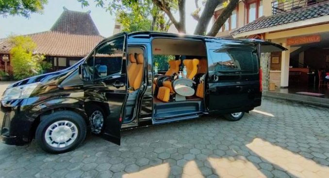 Sewa Hiace Premio Luxury Jakarta Terbaru 2024 - Rafly Trans