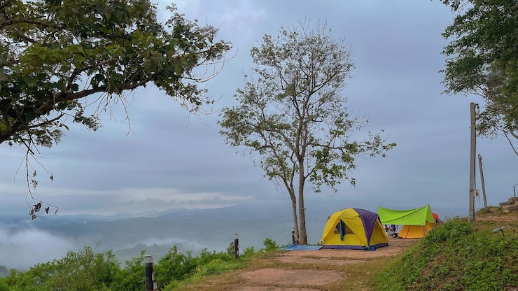 https://hilltopcamplembang.com/tempat-camping-di-lembang-bandung-murah/