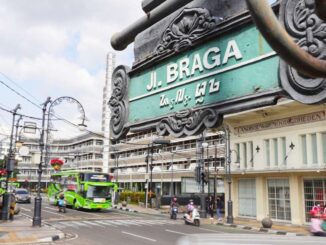 memilih bus di bandung
